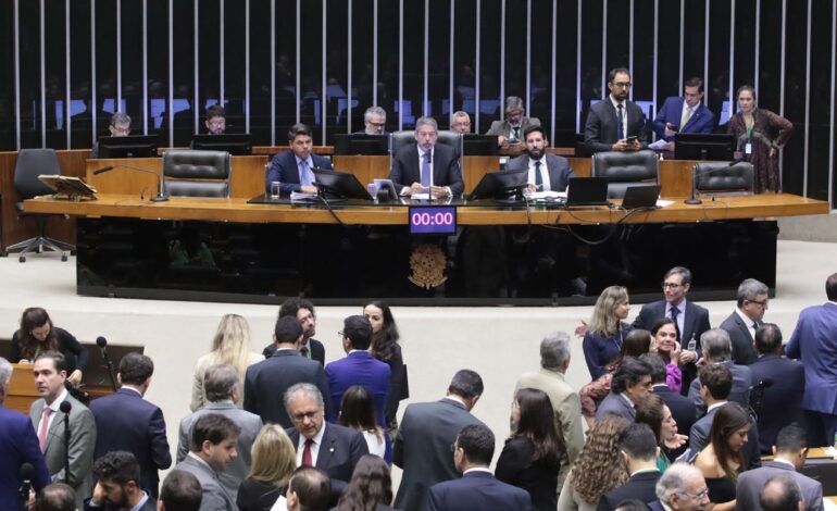 camara-rejeita-mudancas-do-senado-e-aprova-reforma-tributaria