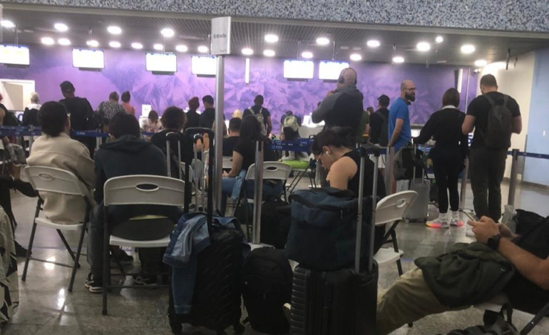 sala-de-espera-do-aeroporto-de-palmas-fica-lotada-apos-cancelamento-de-voo