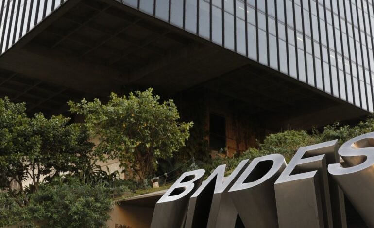Crédito do BNDES para micro, pequenas e médias empresa sobe 46% no ano