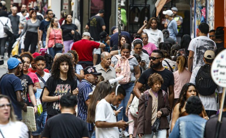 Serasa: número de pessoas endividadas no país chega a 73 milhões