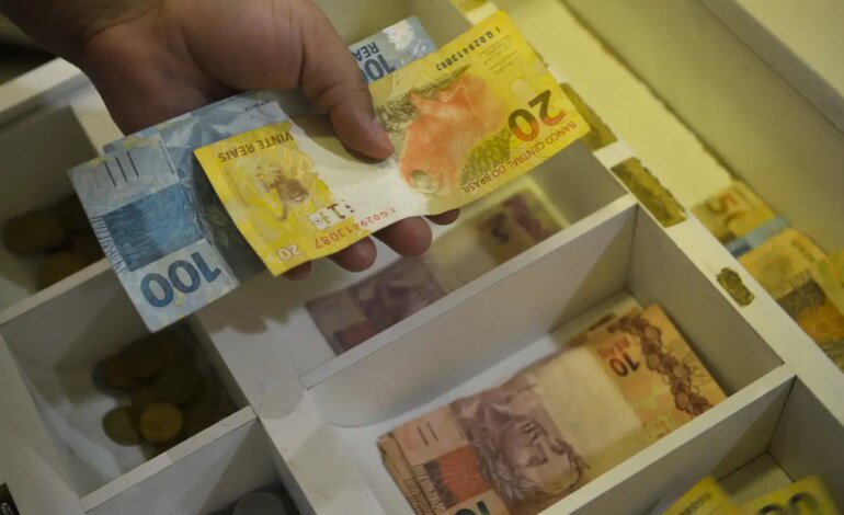 economia:-ano-fecha-com-alta-do-pib,-emprego-recorde-e-juros-altos