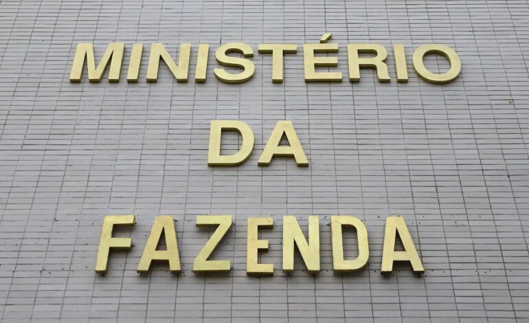 deficit-primario-cai-88,7%-em-novembro,-para-r$-4,515-bilhoes