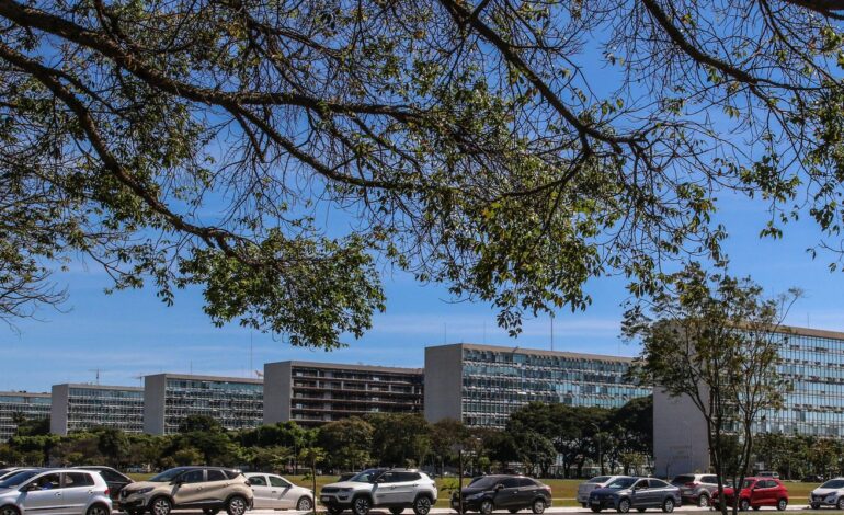 Reajuste de servidores do Executivo será pago após sanção do Orçamento