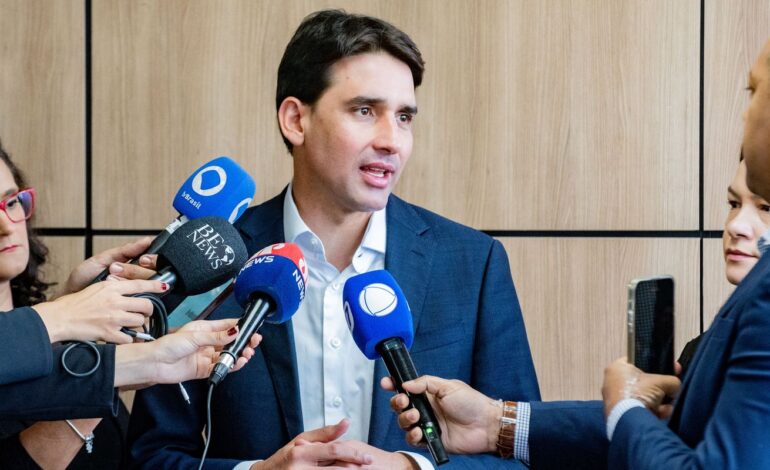 passagens-aereas-nao-devem-subir-apos-fusao-de-empresas,-diz-ministro