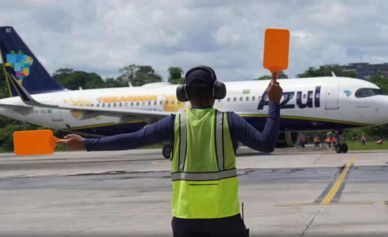 apos-suspensao-de-voos,-azul-diz-que-acordo-com-credores-e-aporte-de-r$-3-bi-garantem-companhia