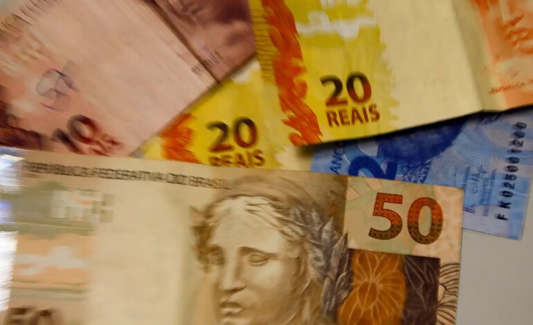 brasileiros-sacaram-r$-241-milhoes-em-valores-a-receber-em-dezembro