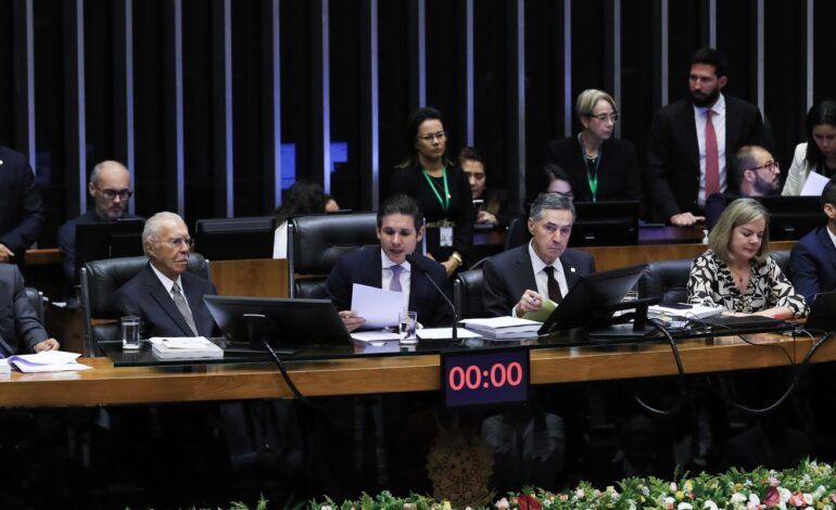 motta-contradiz-versao-bolsonarista:-“somos-um-pais-democratico”