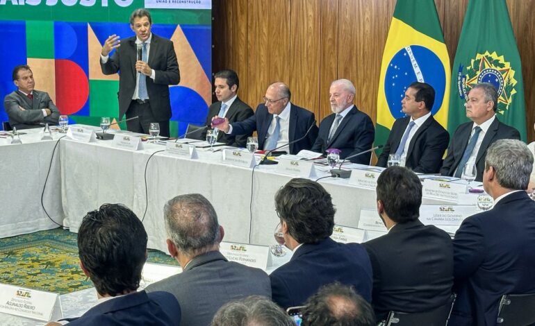 lula-entrega-projeto-de-isencao-de-ir-para-quem-ganha-ate-r$-5-mil