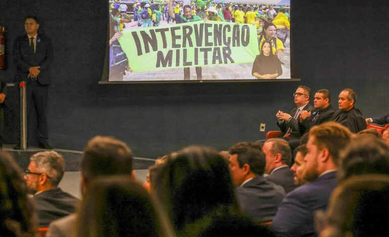 Brasil chegou perto de voltar à ditadura, diz New York Times