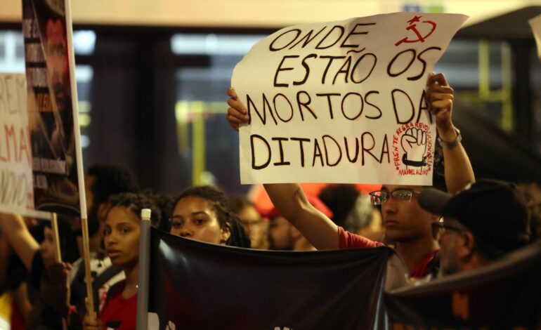 cordao-da-mentira-faz-desfile-“para-adiar-o-fim-do-mundo”