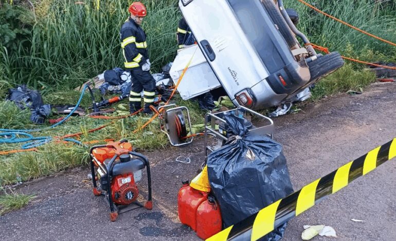 acidente-entre-carro-e-caminhao-deixa-uma-pessoa-morta-na-br-153