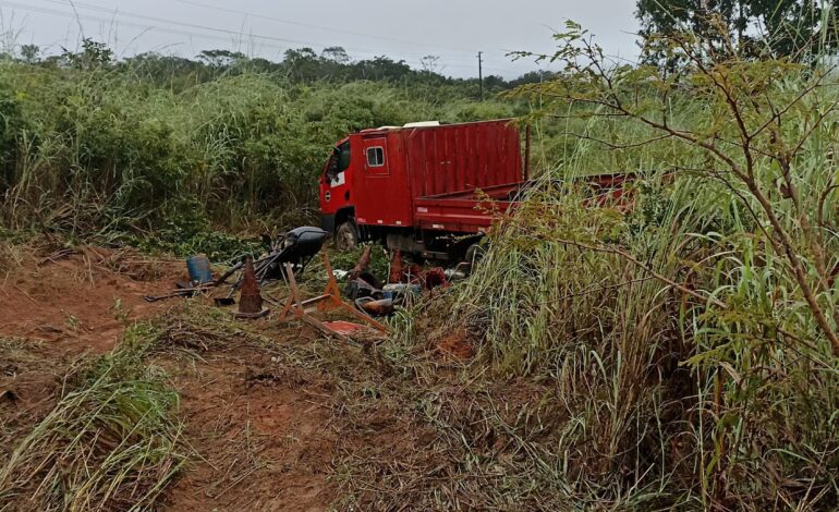caminhoes-perdem-o-controle-em-trecho-da-to-335,-saem-da-pista-e-deixam-feridos
