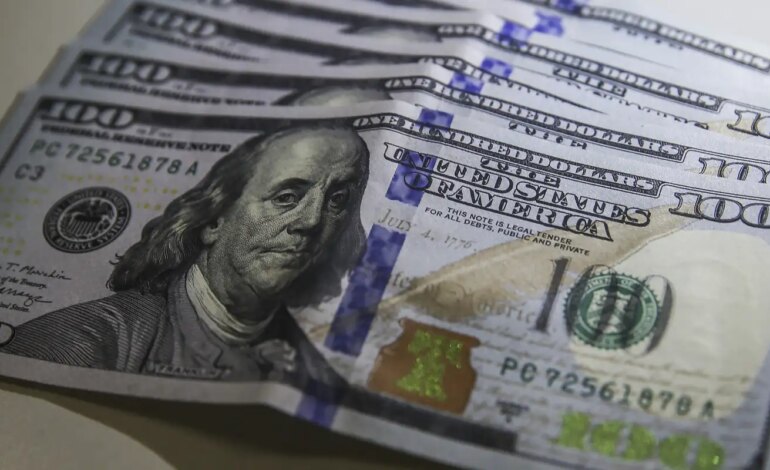 dolar-cai-para-r$-5,72-e-atinge-menor-nivel-em-quase-tres-semanas
