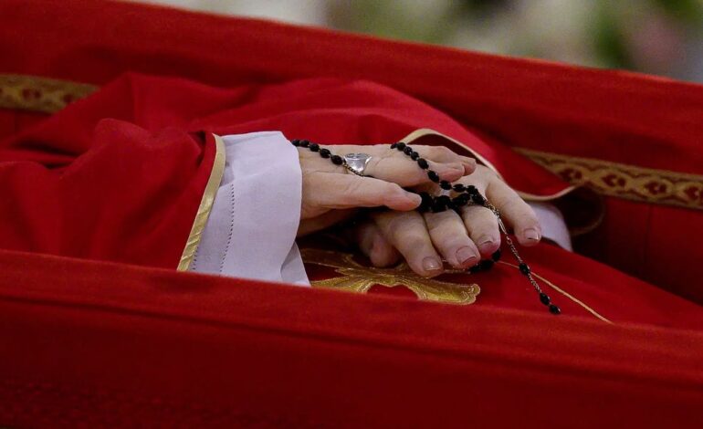 papa-francisco:-velorio-e-aberto-ao-publico-no-vaticano