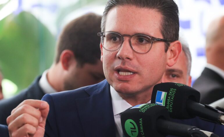 motta-diz-que-vai-levar-ao-plenario-perda-do-mandato-de-carla-zambelli