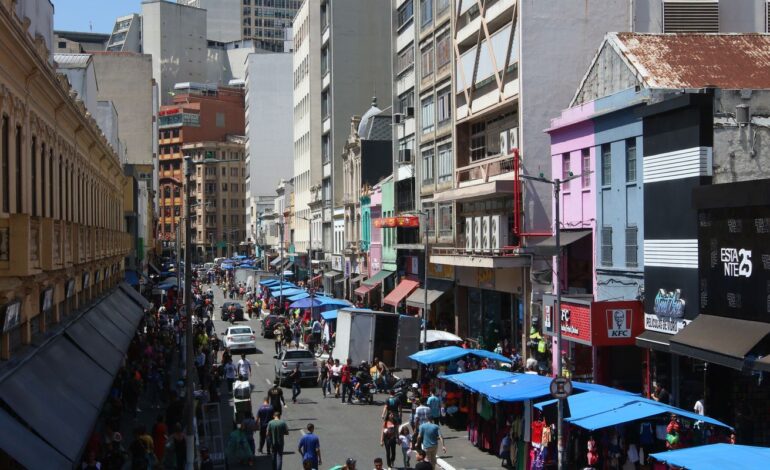 comercio-paulista-fechou-3-mil-vagas-em-marco,-diz-fecomerciosp