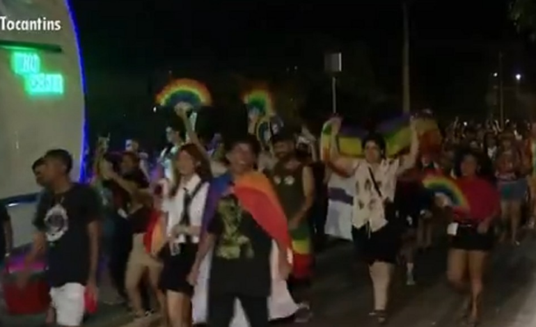 parada-do-orgulho-lgbti+-leva-mais-de-2-mil-pessoas-as-ruas-para-celebracao-e-resistencia: