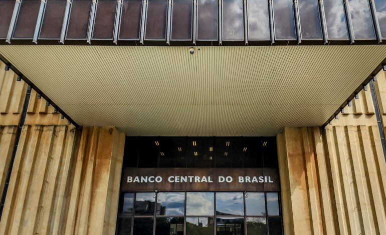 relatorio-do-bc-preve-alta-de-2,1%-do-pib-e-queda-da-inflacao-em-2025