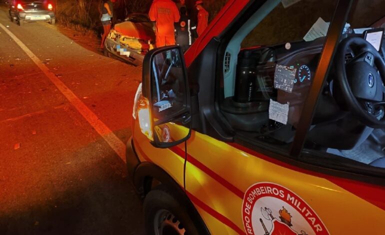 acidente-entre-carro-e-caminhonete-deixa-tres-mortos-e-dois-feridos-na-to-445