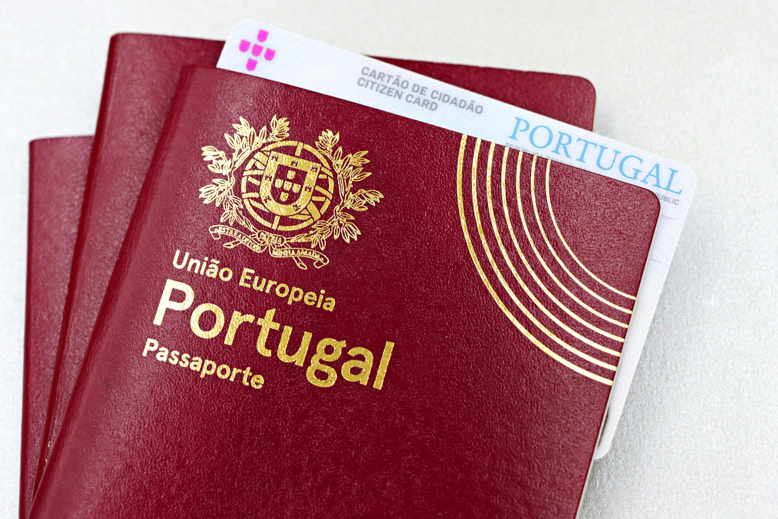 Reforma imigratória em Portugal leva a corrida de brasileiros por nacionalidade