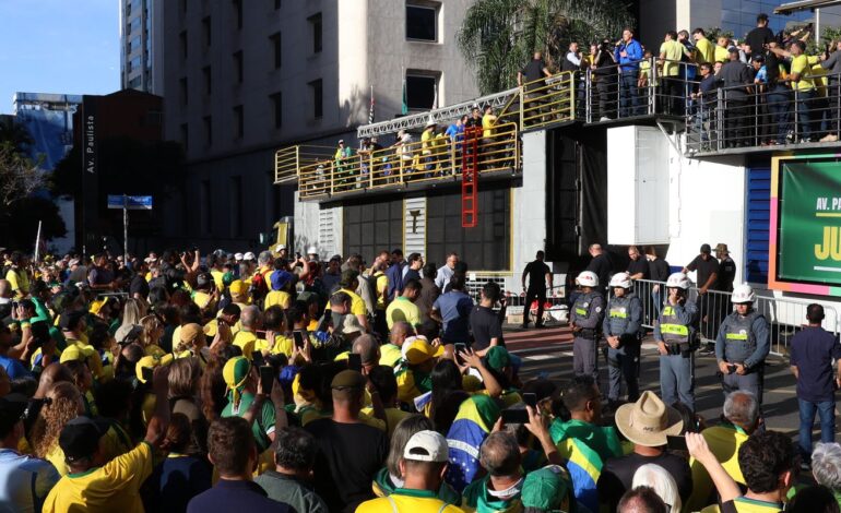 ato-em-sp-reune-apoiadores-de-bolsonaro-contra-julgamento-no-stf