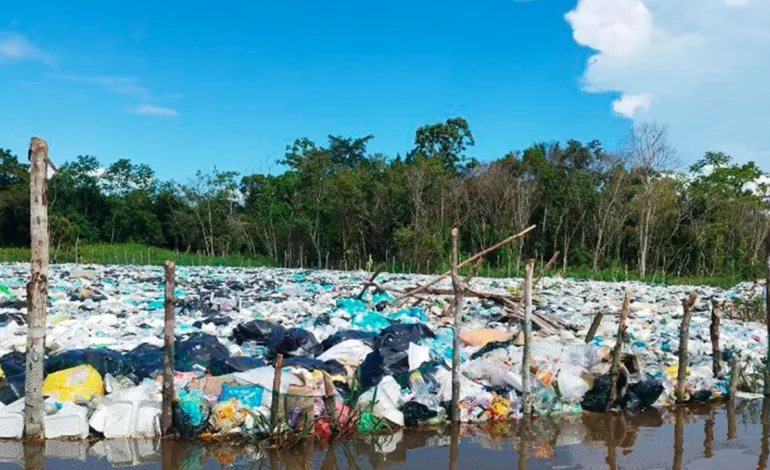 “lixao-flutuante”-na-amazonia-vira-problema-diplomatico-entre-brasil-e-peru-–-climainfo