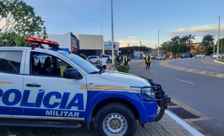 homem-e-baleado-quatro-vezes-dentro-de-casa-e-morre-em-rua,-diz-pm