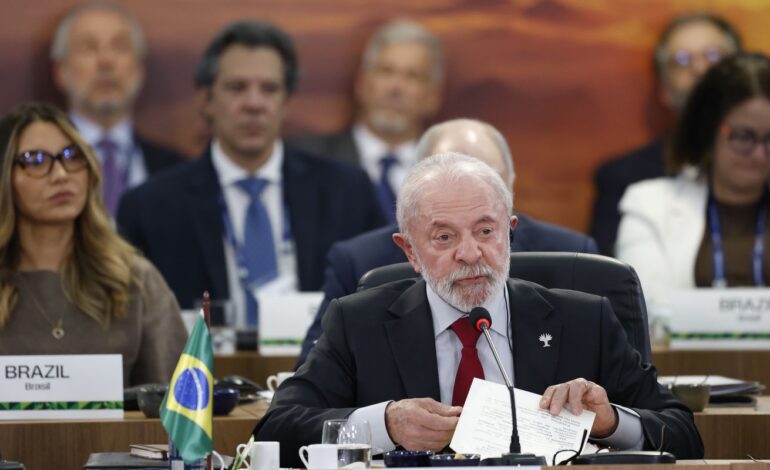 FMI e Banco Mundial financiam países ricos, critica Lula no Brics