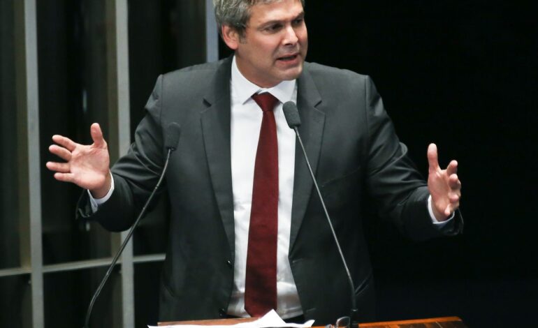Líder do PT na Câmara diz que tarifas de Trump são ataque à democracia
