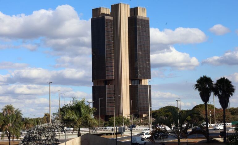 bc-so-publicara-nova-carta-em-abril,-caso-ipca-continue-acima-do-teto