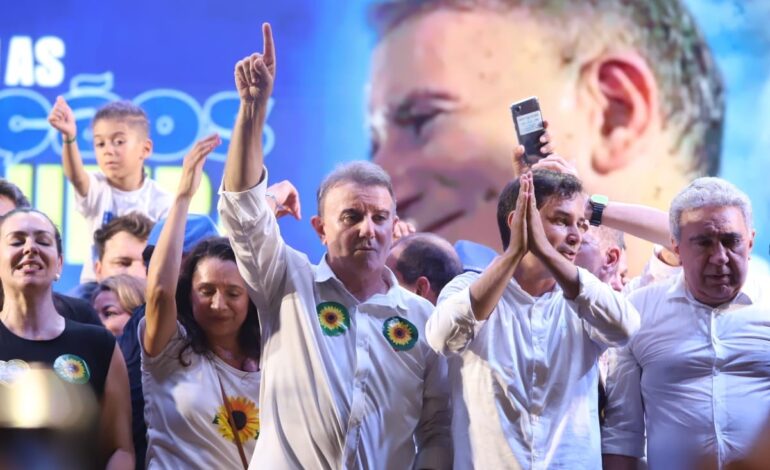 eduardo-siqueira-exonera-nomeados-pelo-vice-e-devolve-cargos-a-secretarios