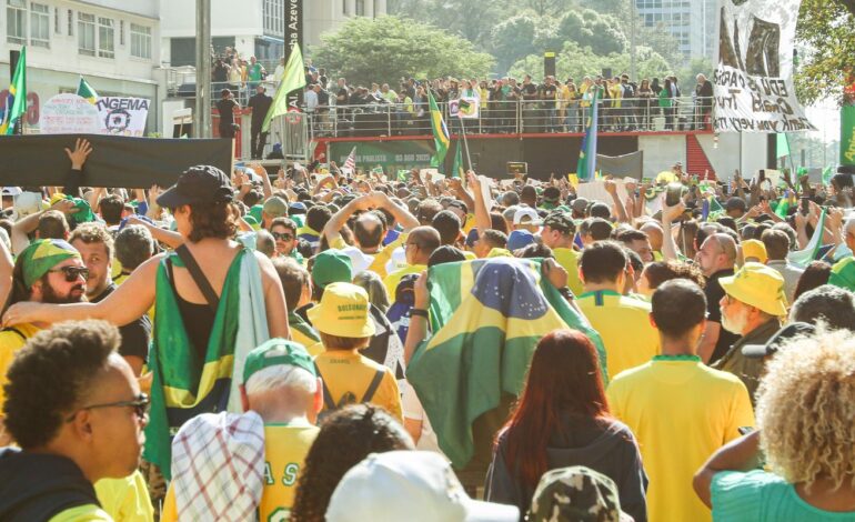 ato-em-sao-paulo-pede-anistia-a-bolsonaro-e-exalta-trump