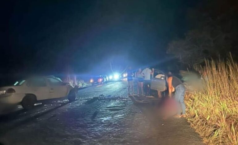 acidente-entre-dois-carros-deixa-quatro-pessoas-mortas-e-oito-feridas-em-buriti