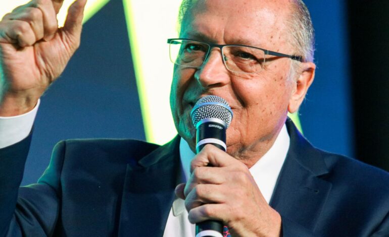 plano-de-contingencia-ao-tarifaco-deve-sair-ate-terca,-diz-alckmin