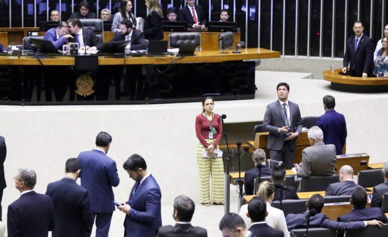 camara-aprova-bonus-para-servidor-do-inss-por-revisao-de-beneficios