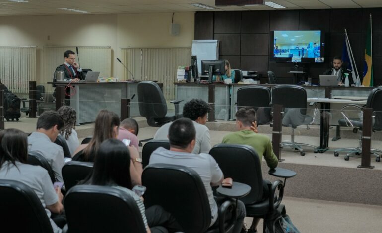 reu-por-esfaquear-ex-namorada-no-meio-de-rua-e-condenado-a-14-anos-de-prisao