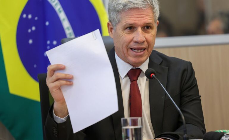 governo-pode-prorrogar-brasil-soberano,-diz-teixeira 