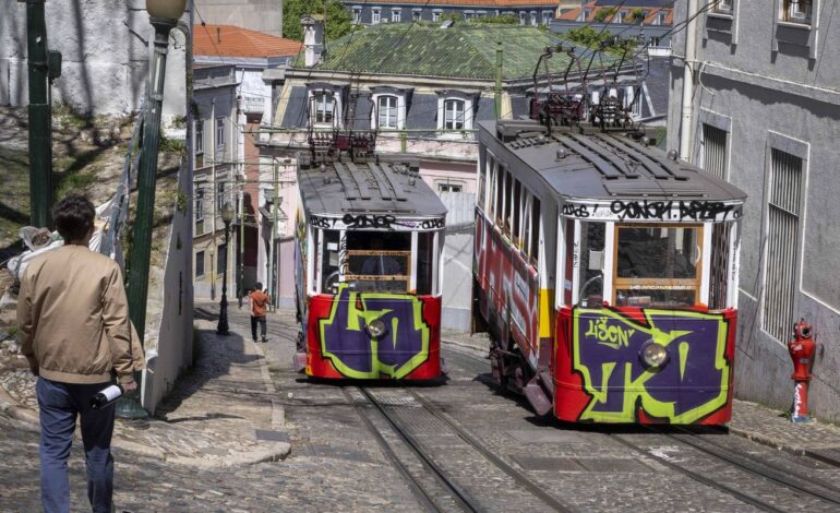 acidente-com-bondinho-em-lisboa-deixa-15-mortos