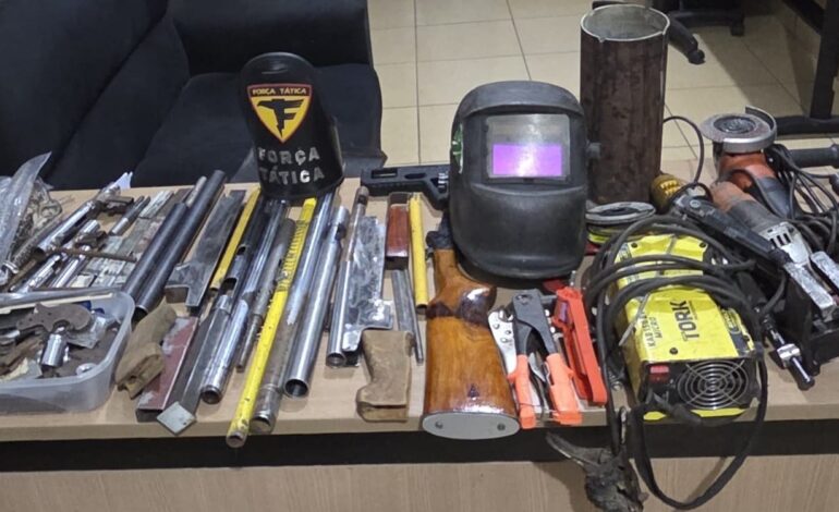 pm-encontra-fabrica-clandestina-para-montagem-de-armas-e-prende-suspeito