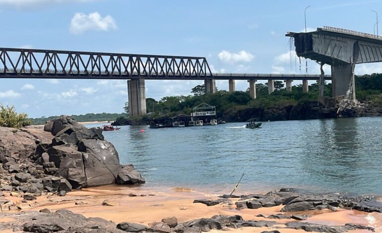 barqueiros-suspendem-travessia-gratuita-no-local-do-desabamento-de-ponte