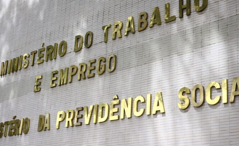 governo-notifica-patroes-sobre-atraso-do-fgts-de-empregadas-domesticas