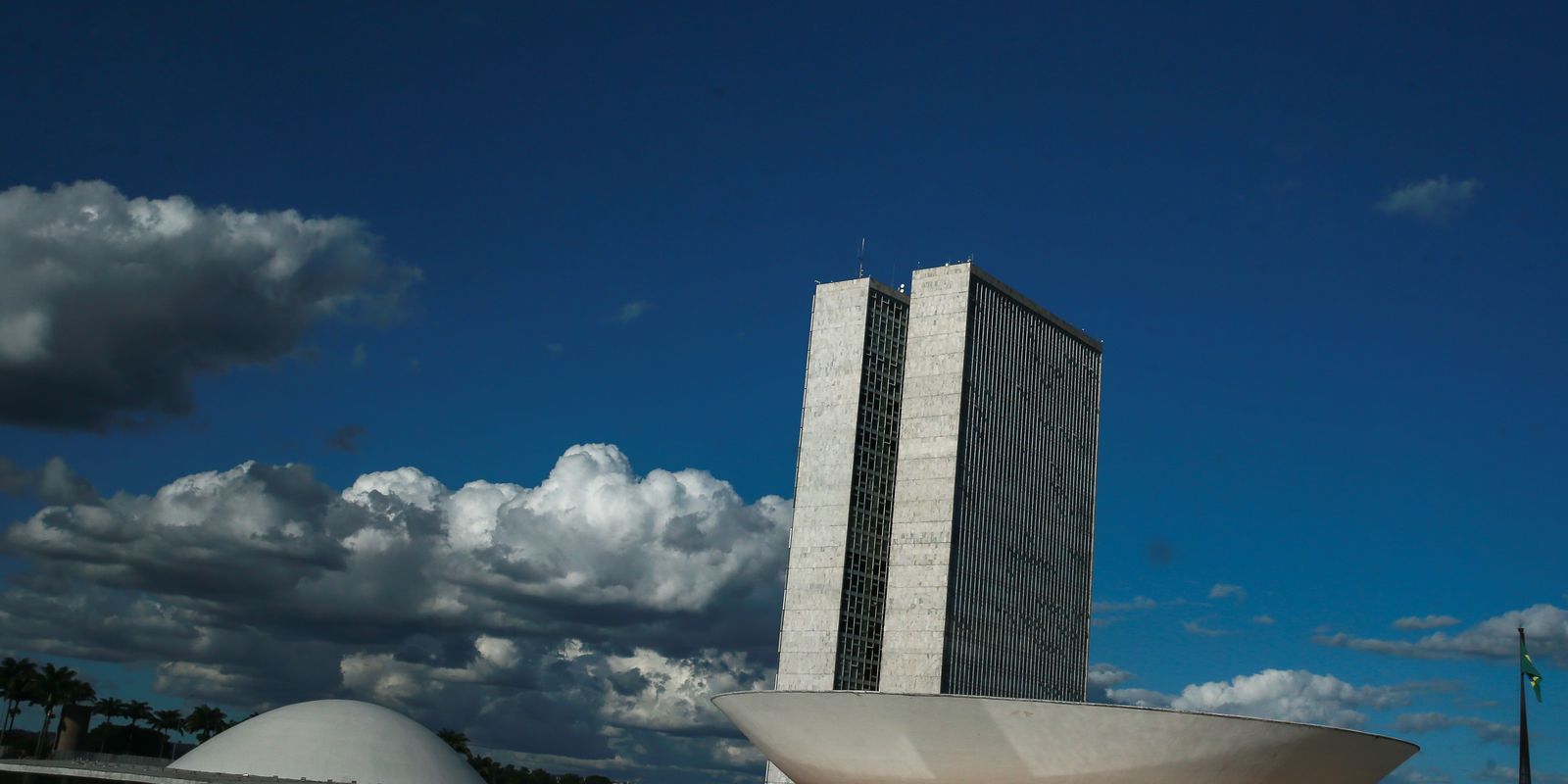 CCJ do Senado aprova relatório que regulamenta reforma tributária