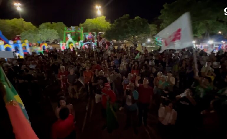 grupo-faz-ato-contra-projeto-da-anistia-e-pec-da-blindagem-em-palmas