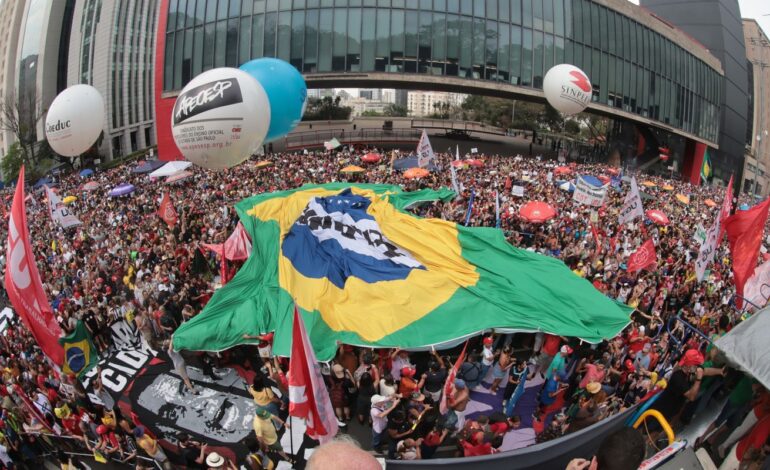 sao-paulo-tem-42-mil-pessoas-em-ato-contra-pec-da-blindagem-e-anistia