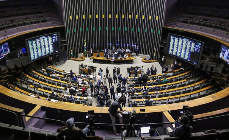pl-que-isenta-ir-ate-r$-5-mil-sera-votado-na-quarta,-1o-de-outubro