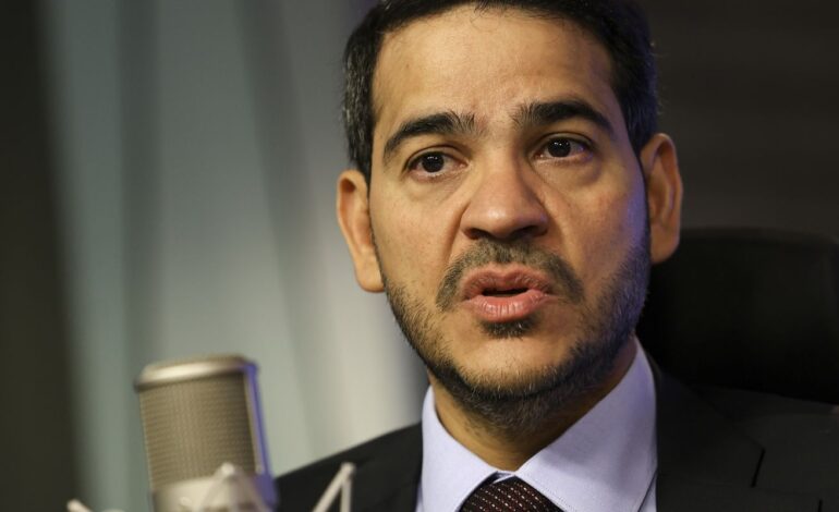 “nao-vamos-abrir-mao-da-democracia”,-diz-messias-apos-visto-revogado