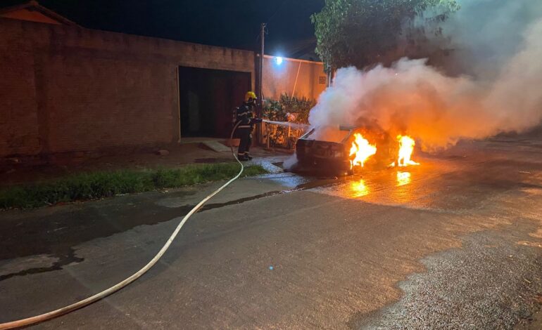 homem-tem-carro-incendiado-apos-ajudar-mulher-com-mudanca;-ex-dela-e-suspeito