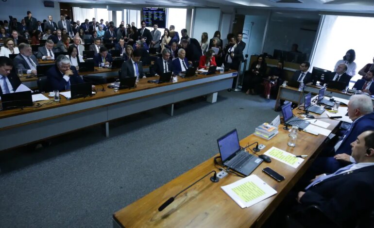 ccj-do-senado-rejeita-pec-da-blindagem-por-unanimidade