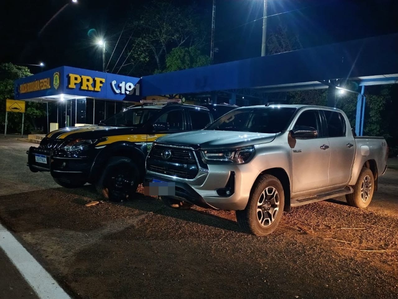 Dono de caminhonete furtada recupera veículo em delegacia após ligação da PRF