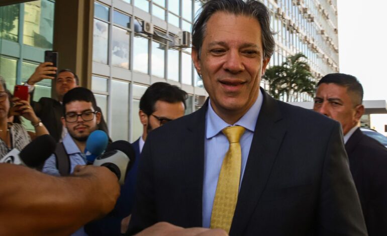 haddad-comemora-aprovacao-da-isencao-do-ir-na-camara:-“foi-um-golaco!”